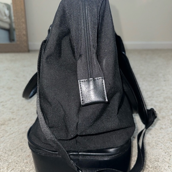 Béis Convertible Mini Weekender - Picture 5 of 9